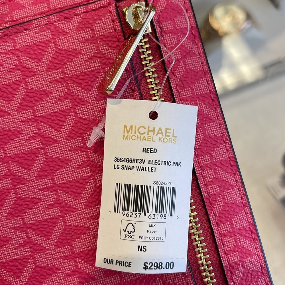 MICHAEL KORS
Reed Large Snap Signature Wallet
Electric Pink 
NWT - Picture 14 of 16